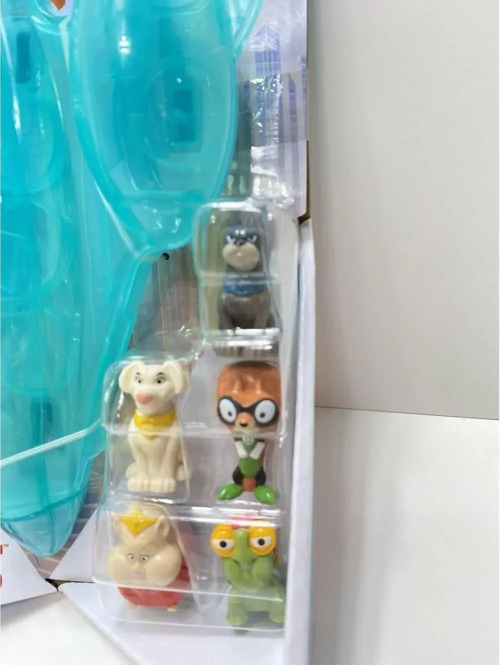 Fisher Price DC League of Super-Pets Invisible Jet Case Mini Figure 5-Pack